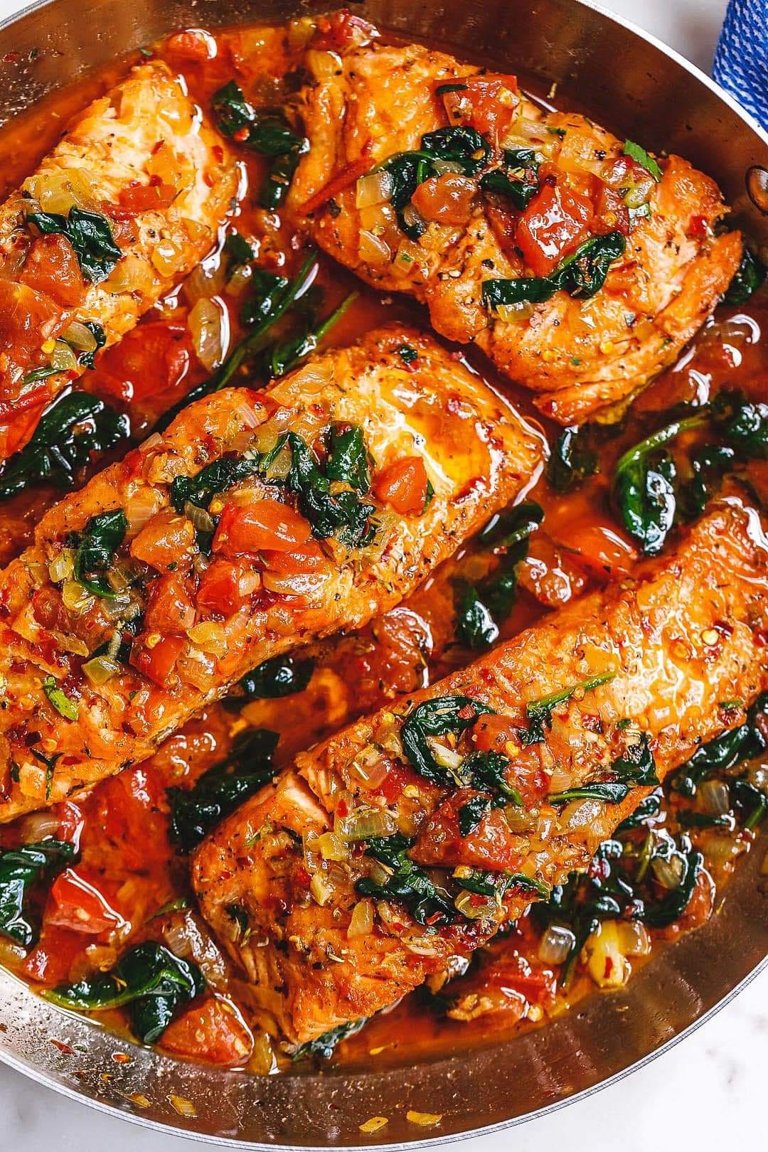 Tuscan Garlic Salmon Skillet With Spinach And Tomato!