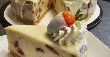 White Chocolate Strawberry Cheesecake