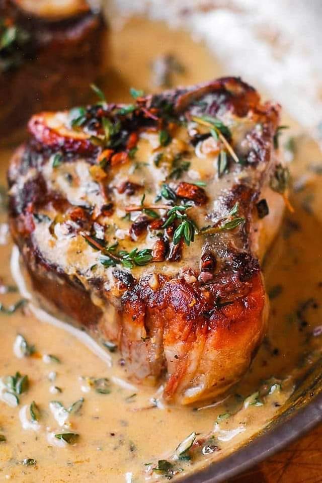 Creamy lamb chops, mustard sauce
