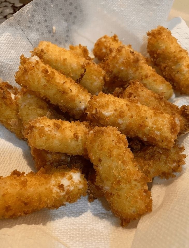 Homemade fried mozzarella sticks 😍