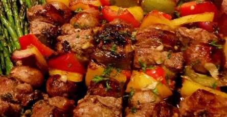 Kabobs with roasted asparagu