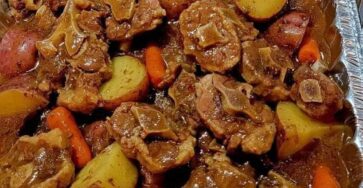 Smothered oxtails