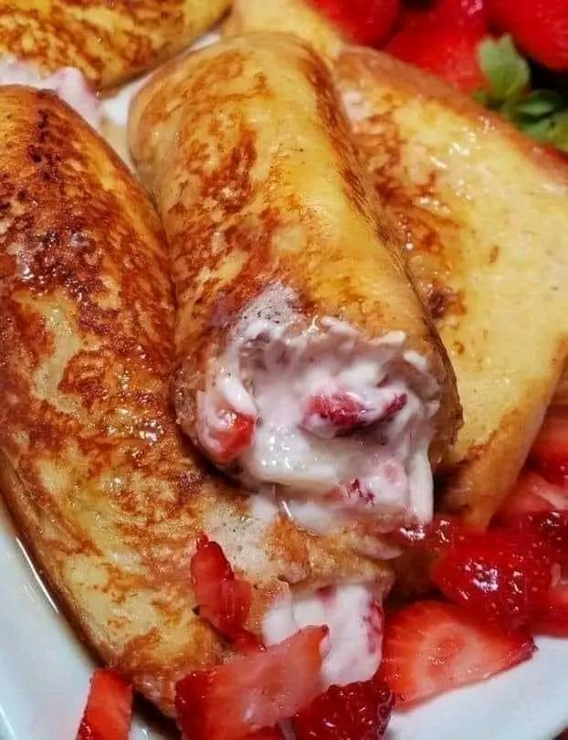 Strawberry french toast roll ups