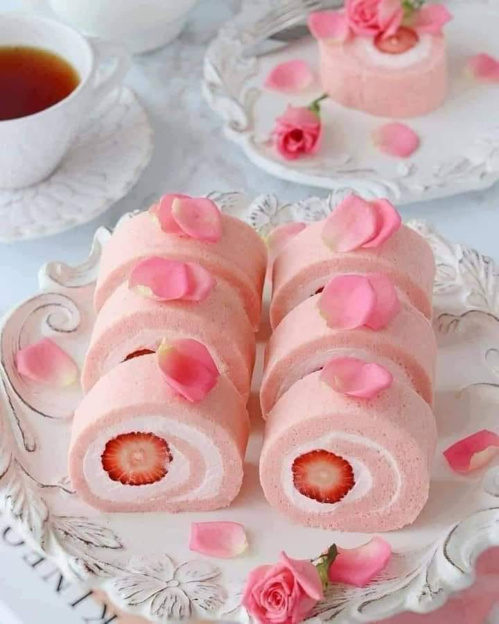 Strawberry swiss roll cake