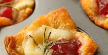 Cranberry brie bites