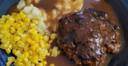 Hamburger steaks with onion gravy